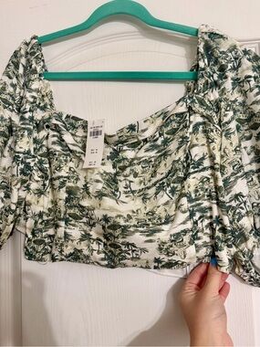 Abercrombie Puff-Sleeve Cropped Top in Green and Cream